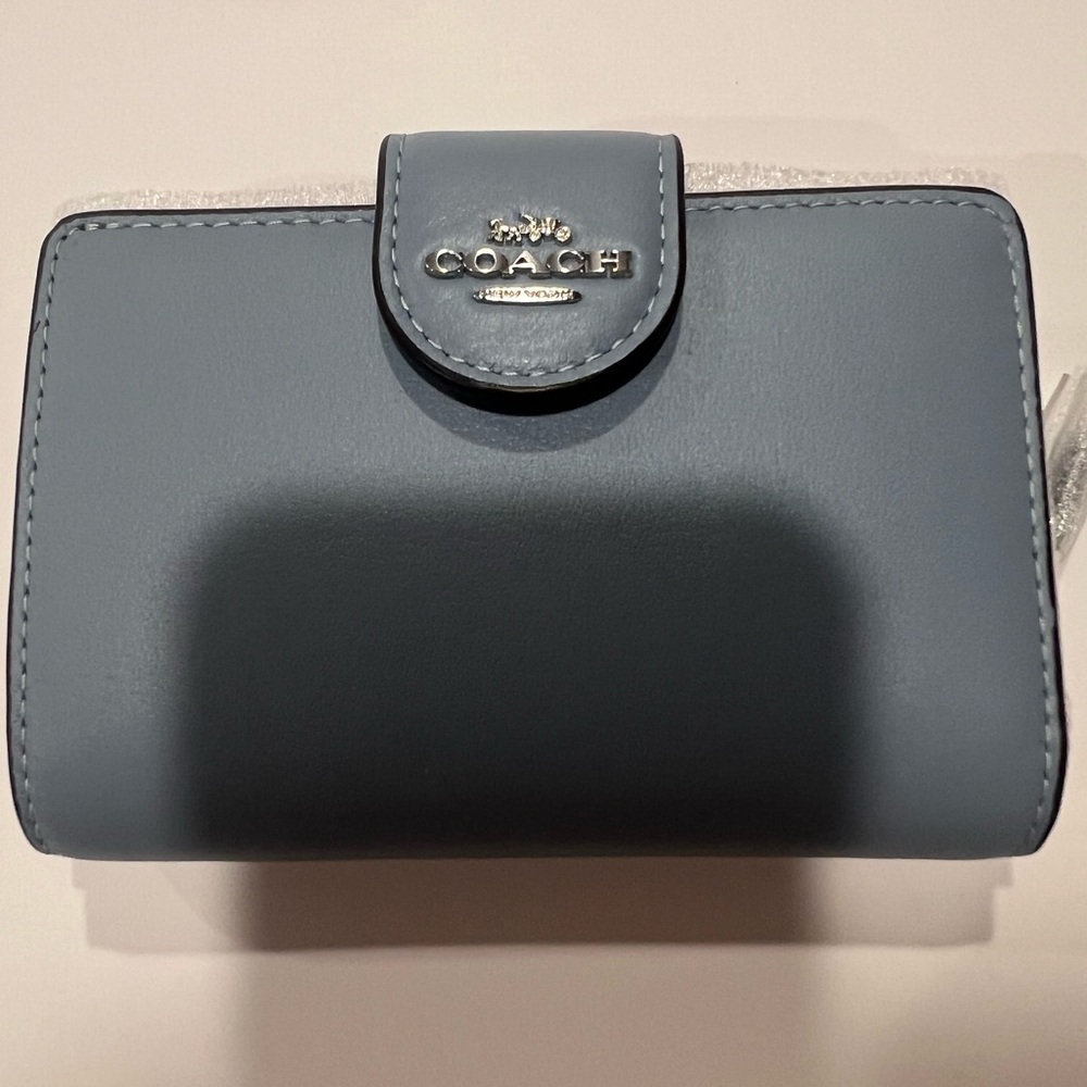 Coach Medium Light Blue/Chambray/Bluebell Leather Bi-Fold Corner Zip Wallet NWT - Picture 2 of 16